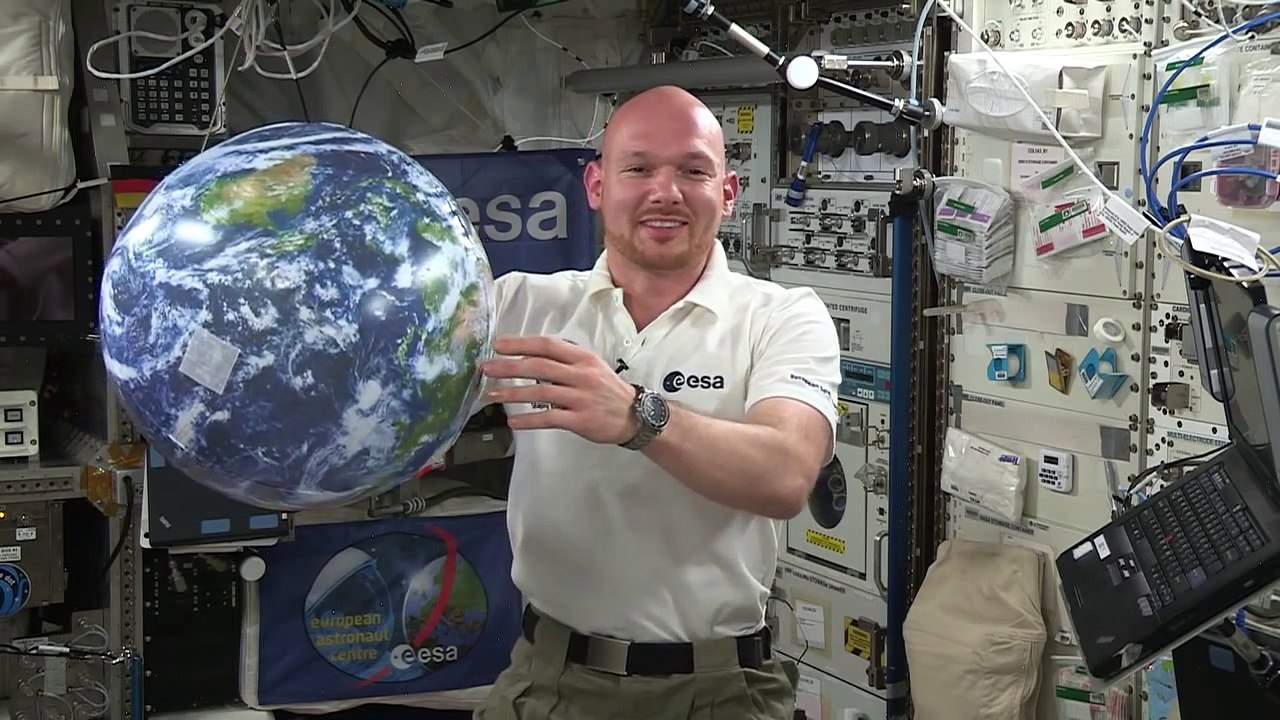 ESA astronaut Alexander Gerst greets German planetariums