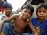 カンボジア王国・ベンメリア遺跡の地元の子供達  Cambodia BengMealea 2007年 | タイ旅行まとめ.com