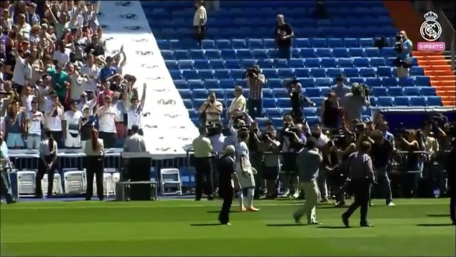 #شاهد | فيديو حصري - كوفاسيتش يلتقط (سيلفي) مع جماهير سانتياغو بيرنابيو .