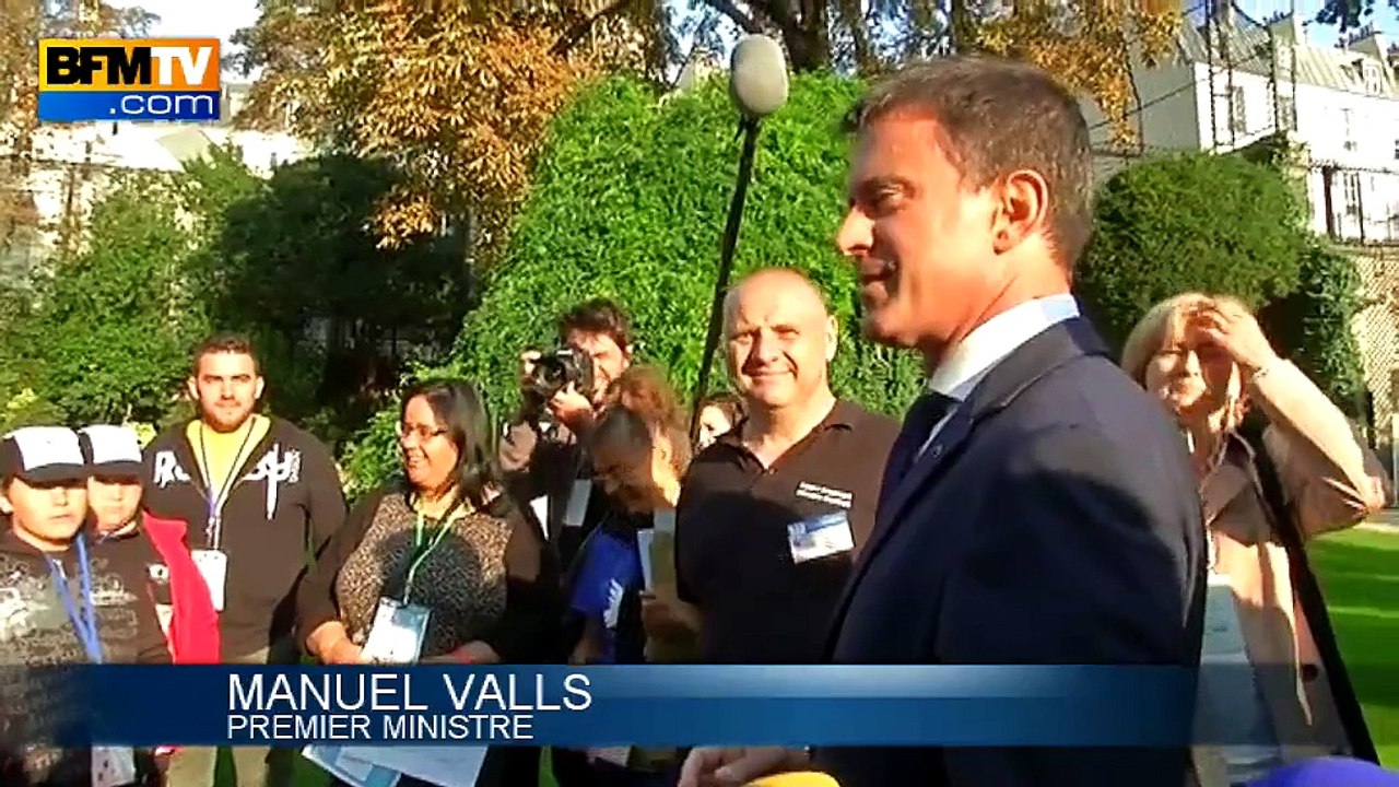 Valls reçoit les oubliés des vacances à Matignon
