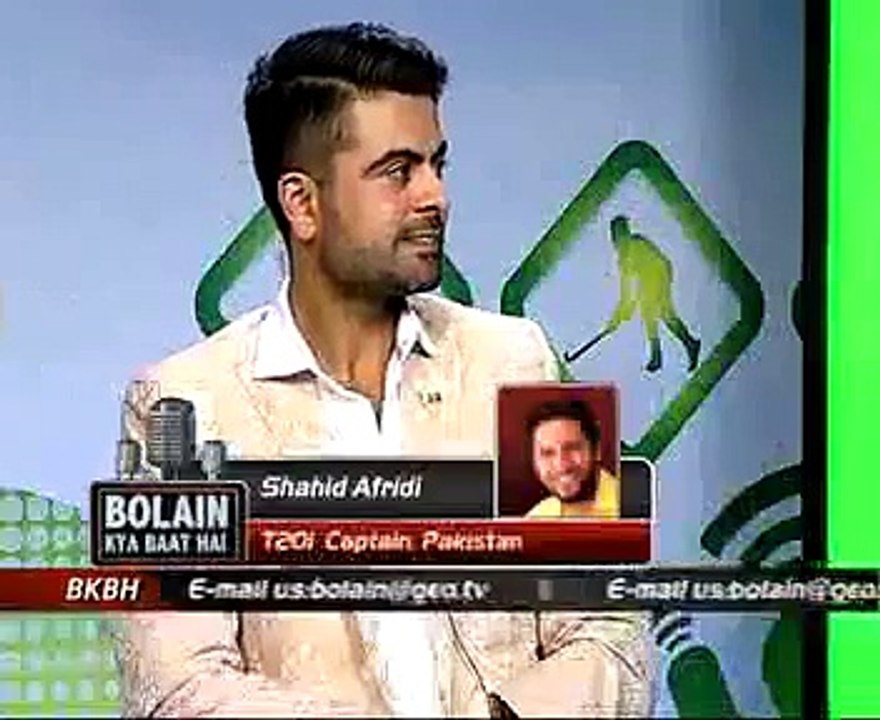 Shahid Afridi and Ahmed Shehzad Gossiping in Live TV Show