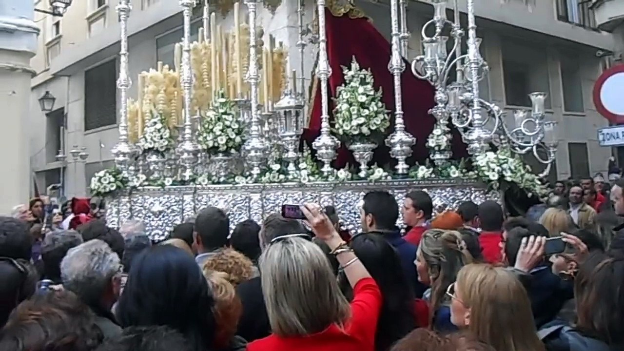 Julio Pardo y su coro, cantando el Dios te salve Maria a la virgen del amparo . Semana Santa 2013