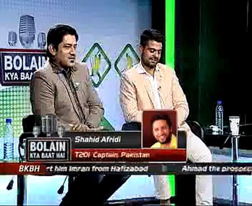 Shahid Afridi Embarrassed Ahmed Shahzad In A Live Show – MUST WATCH