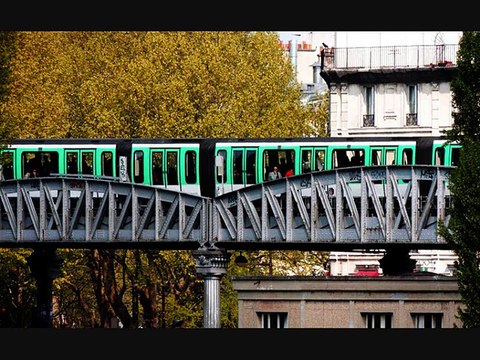 Jaurès Metrosu’nda - Sarkis Karamanik kendi şiirini seslendiriyor
