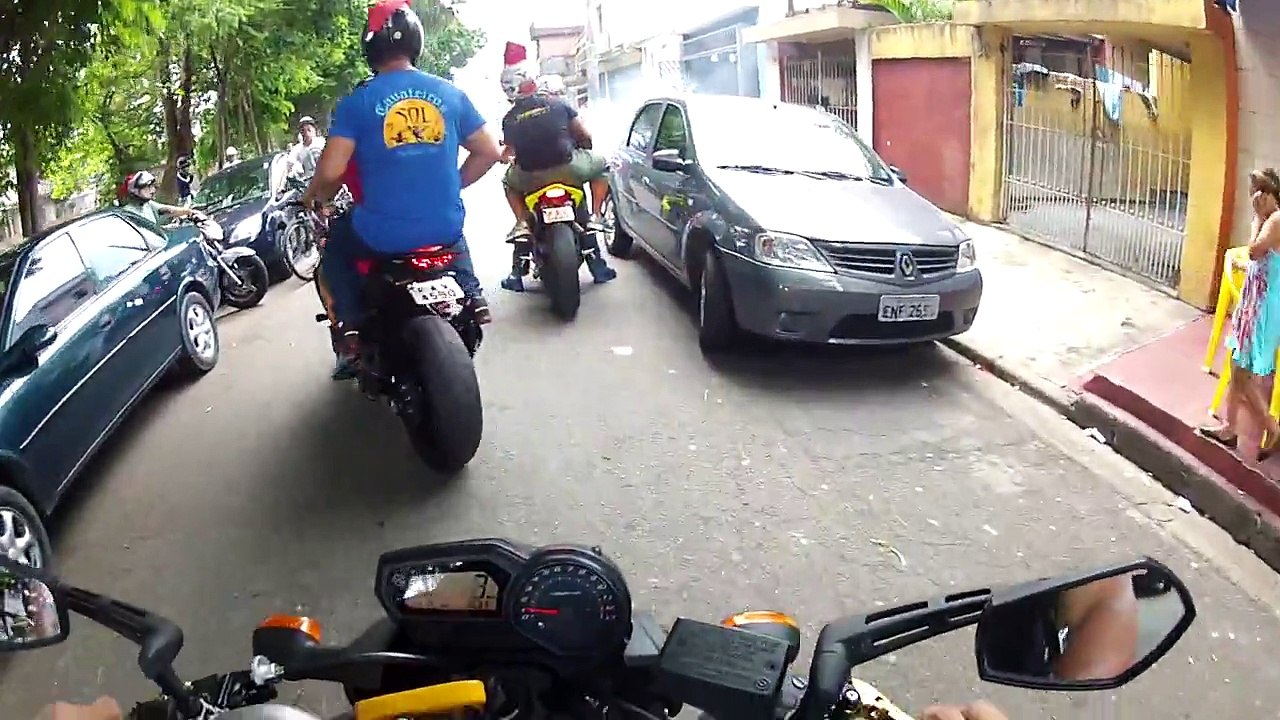 XJ6 MONSTER - BURNOUT Yamaha XJ6 + Wheeling