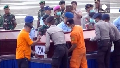 Download Video: Indonesia: arrivati i resti di alcuni passeggeri dello schianto Trigana Air