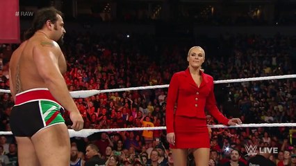 Lana encara a Rusev y en ese momento aparece Dolph Ziggler para salvarla