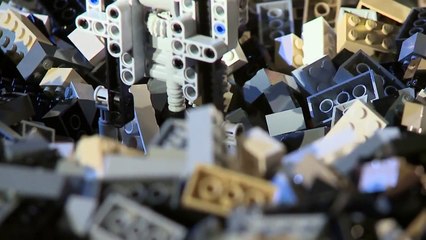 Using LEGO®  to simulate ESA's touchdown on a comet