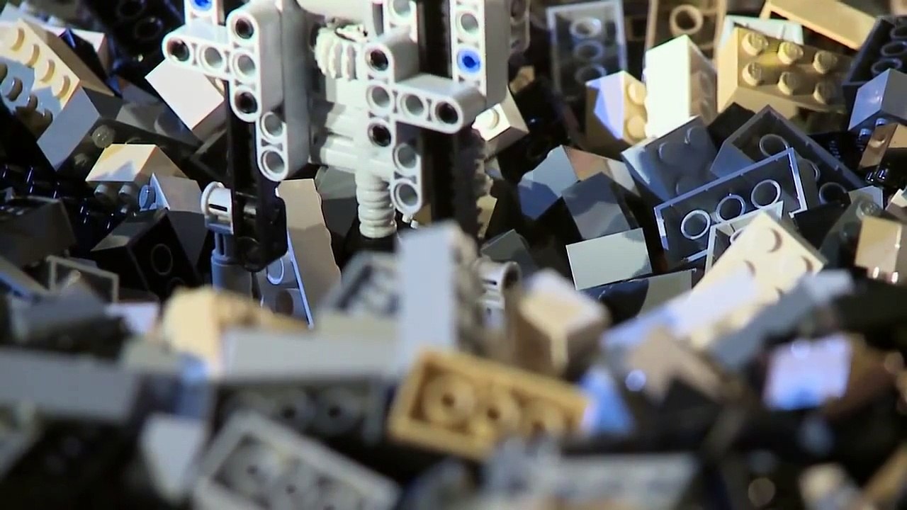 Using LEGO®  to simulate ESA's touchdown on a comet