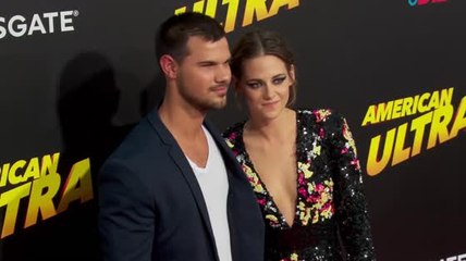 Kristen Stewart emmène Taylor Lautner à la première de American Ultra