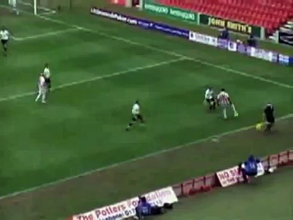 Luton Towns Sol Davis - Wonder Tackle