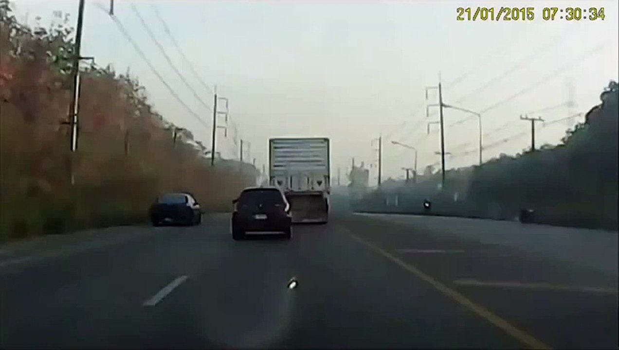 crazy overtaking Worst but luckiest driver ever - FAIL!