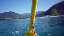 Praia à praia, mares aos mares, barcos aos barcos, Ubatuba, SP, Brasil,PET reciclados em 82 a 92 garrafas de 2 litros