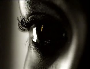 Shell Helix Commercial with Naomi Campbell - Vloeibaar Goud