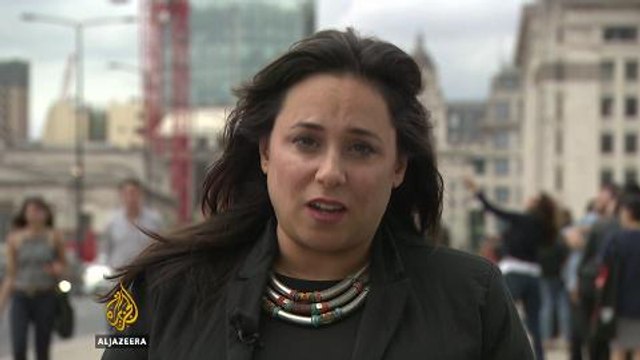 UK approves e-cigarettes to help them quit smoking