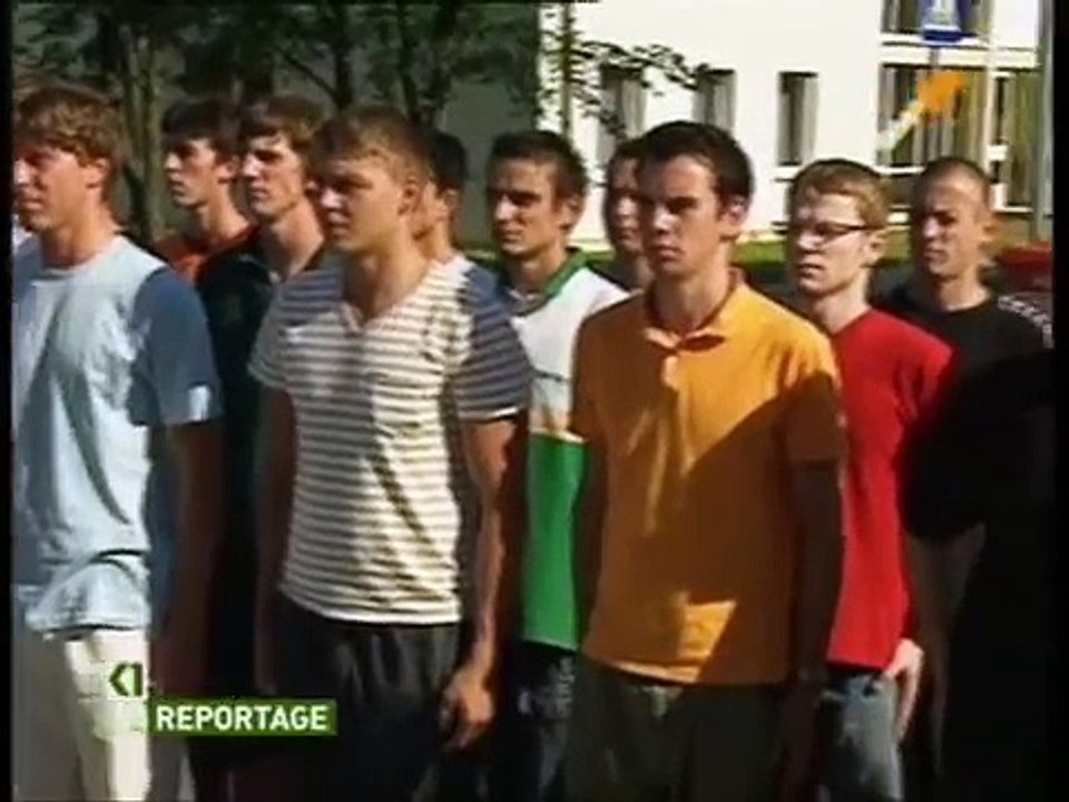 K1 - Reportage - Kompanie stillgestanden! - Die Neuen beim Bund 1/5