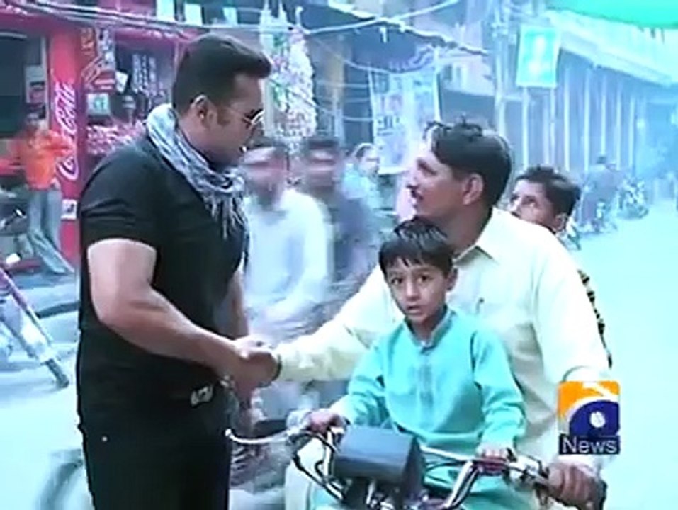 Bollywood Super Star Salman Khan Copy in Sialkot, Pakistan  [See The Difference]
