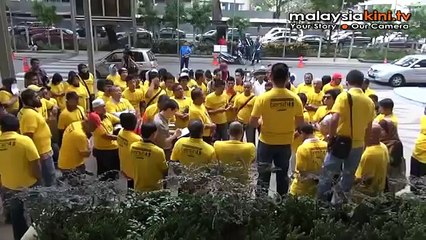 City Hall rejects permits but traders to go ahead