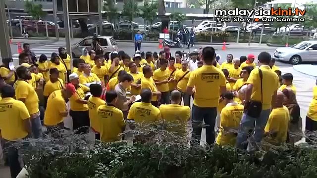 City Hall rejects permits but traders to go ahead