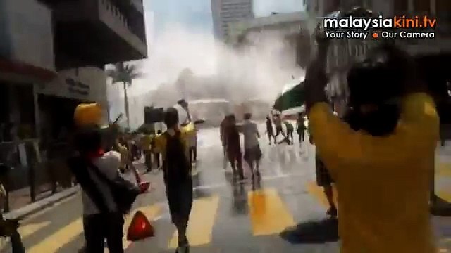 Bersih 3.0: Protesters sprayed in front of Bar Council