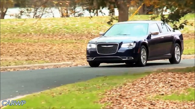 R$ 204.900 Chrysler 300C 2015 aro 20 RWD AT8 3.6 Pentastar V6 296 cv 35,9 mkgf 240 kmh 0-100 kmh 7,9 s @ 60 FPS