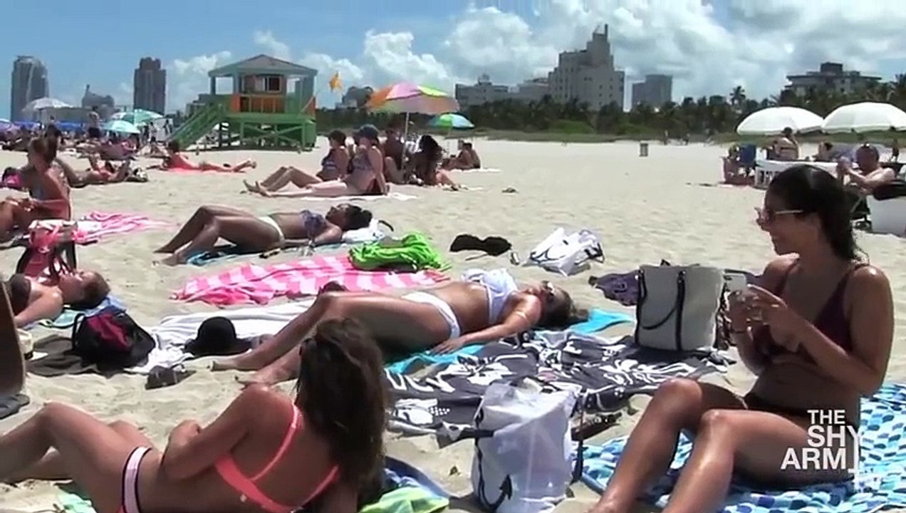 Serenading Hot Girls Prank!