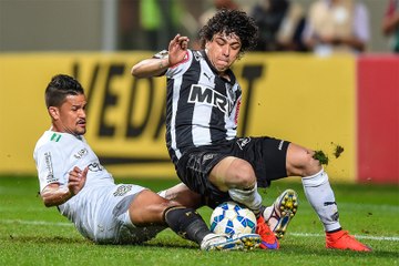 Скачать видео: Galo marca nos acréscimos e arranca empate com o Figueira no Horto