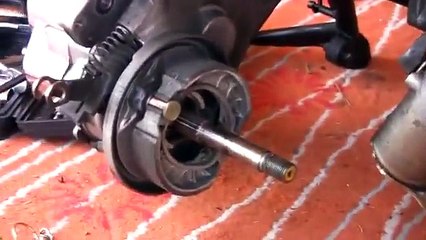 How to split the crankcase and install a crankshaft on a 150cc GY6 scooter