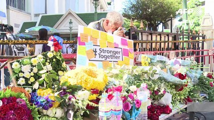 Bangkok bomb shrine reopens as police hunt suspect