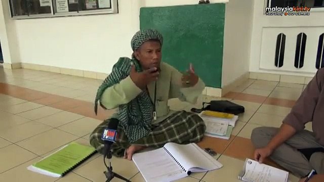 Shoe-throwing imam: Corruption rife in mosque