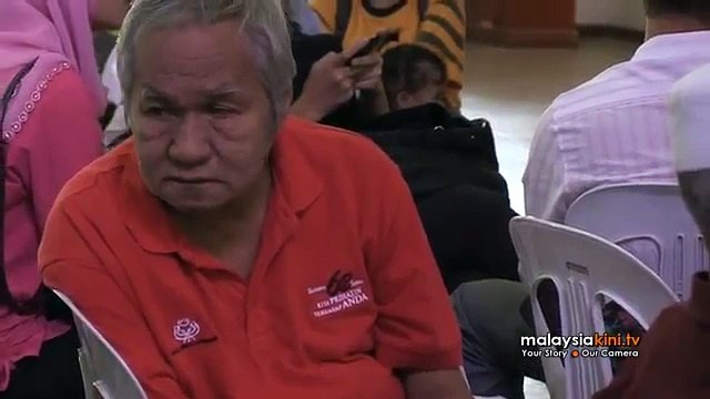 Dishing out BR1M in Pandan