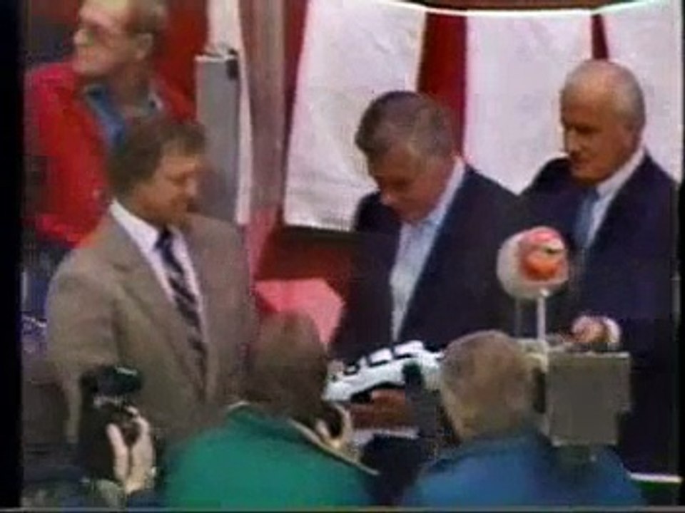 Bobby Hull's Number retired part2
