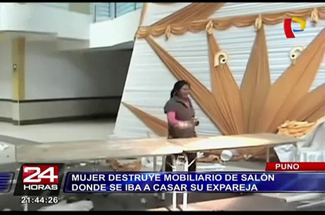 Puno: mujer irrumpió boda de expareja y destruyó todo a su paso (1/2)