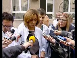 Mjekët protestojnë para ministrisë