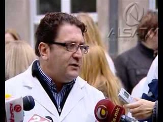 Mjekët specialistë vazhdojnë të protestojnë