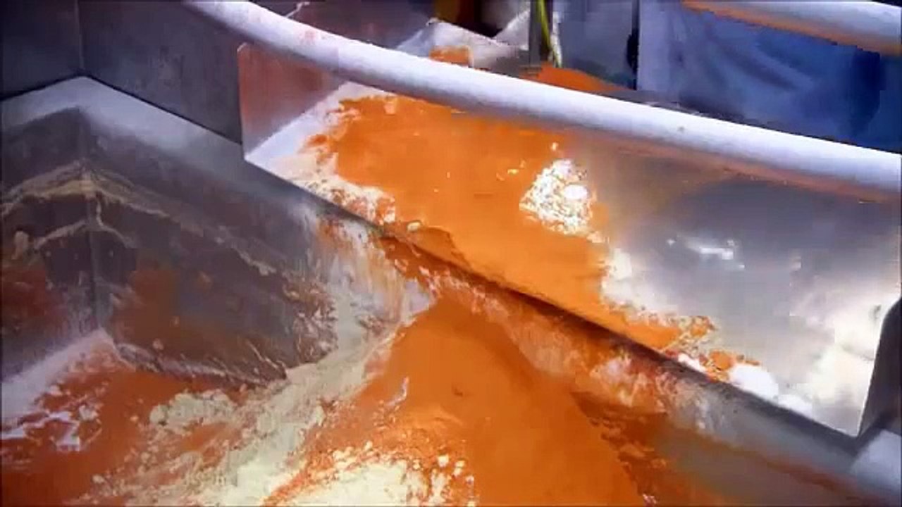 Sự thật về quá trình sản xuất xúc xích bạn ăn hàng ngày
