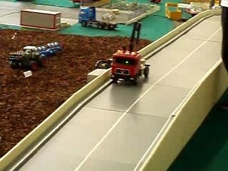 Camions RC qui dégomme un radar...