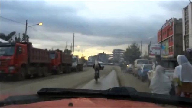 Перевозка козла на велосипеде