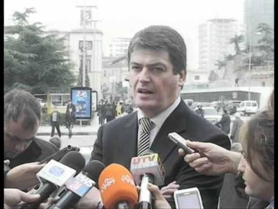 Reagon Topi pas Berishes ne Durres.mpg