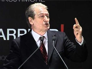 EKSPOZITE PER TE KUJTUAR  DESHMORET E KOSOVES .mpg