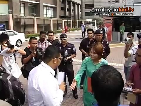 Give Anwar exclusive airtime, supporters dare TV3