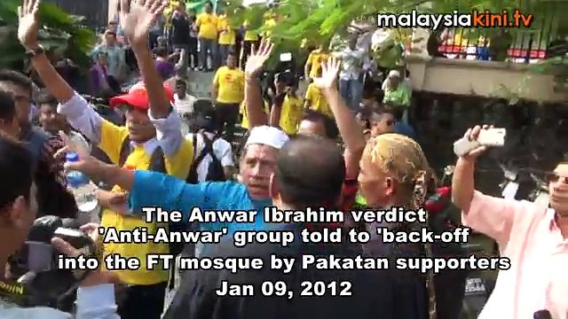 The Anwar Verdict: Pekida/Perkasa supporters backing-off into the mosque