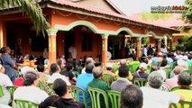 Pakatan offers 'Madu', BN brings 'Racun', Anwar tells settlers