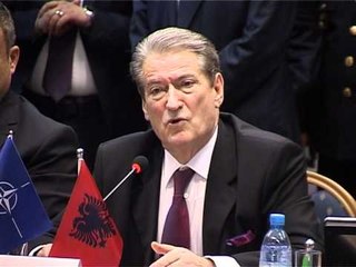 Berisha: Po zbatohet strategjia e NATO-s për mbrojtje të zgjuar.mpg