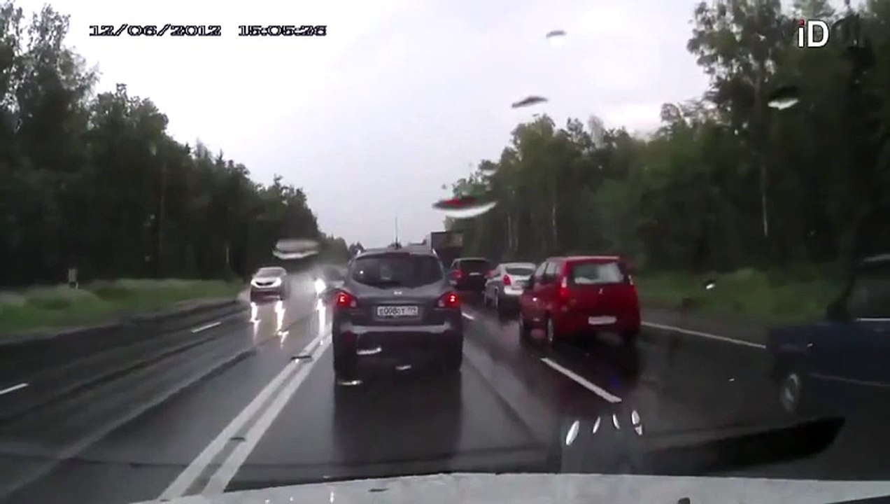 Terrible Accident between 4 cars VIOLENT CRASH.