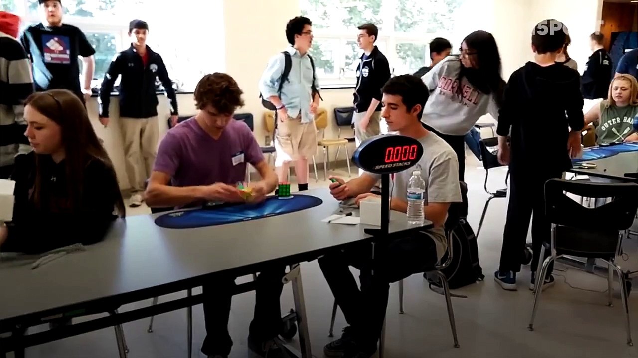 Adolescente rompe récord mundial resolviendo el Cubo de Rubik en 5 segundos
