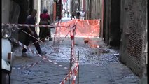 Napoli - Maltempo, crolla una parete del teatro romano di via Anticaglia -2- (19.08.15)