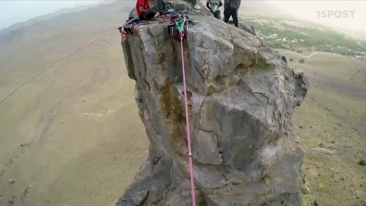 Atrevido deporte, slackline, promueve el riesgo desde muy alto