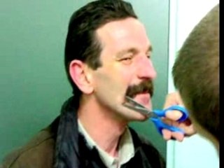 Moustache rasée