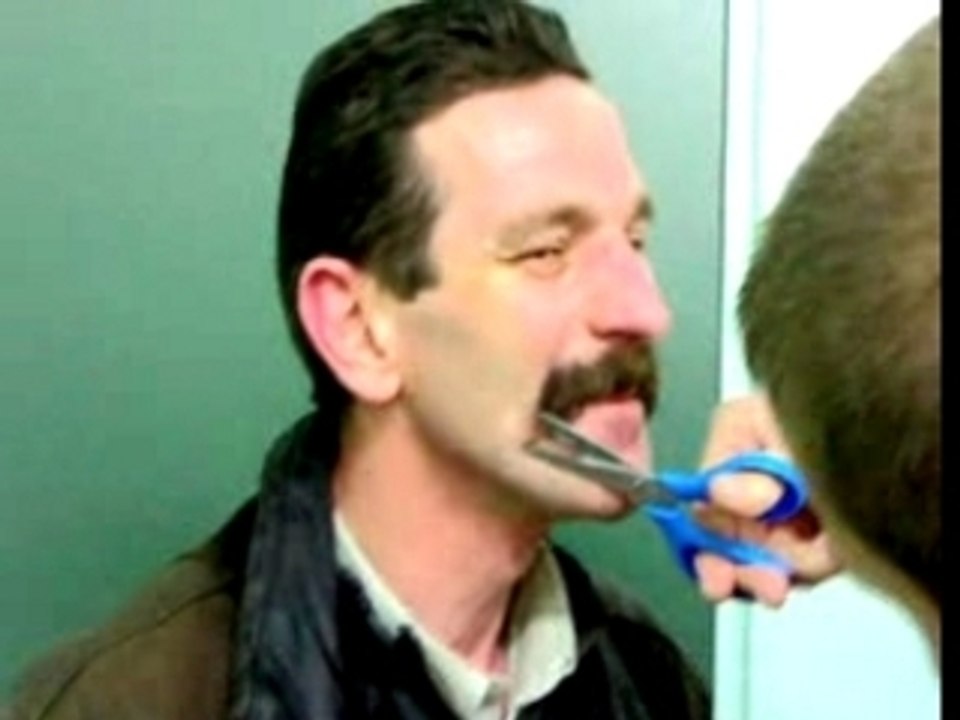 Moustache rasée